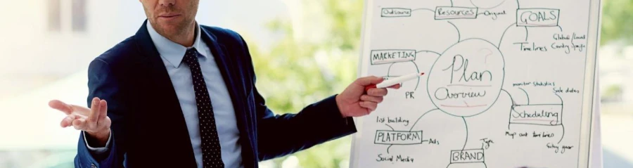 Un mentor guía con un plan y con buenas herramientas.